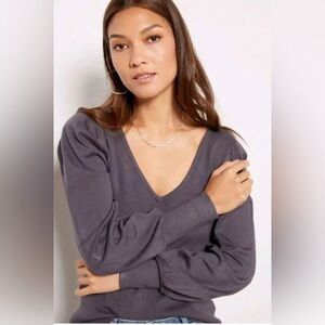 Evereve Gray V-Neck Sweater